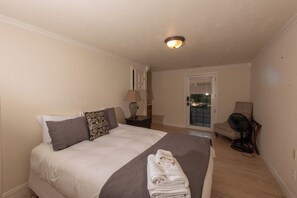 Casa superluxo, 5 quartos, sacada, vista para a montanha | Roupas de cama premium, ferros/tábuas de passar roupa, Wi-Fi de cortesia