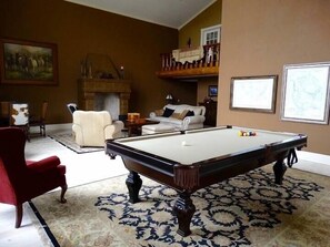 Luxury House, 5 Bedrooms, Balcony, Mountain View | Living area