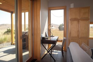 Cabin, Mountain View, Mountainside | Premium bedding, iron/ironing board, free WiFi, bed sheets