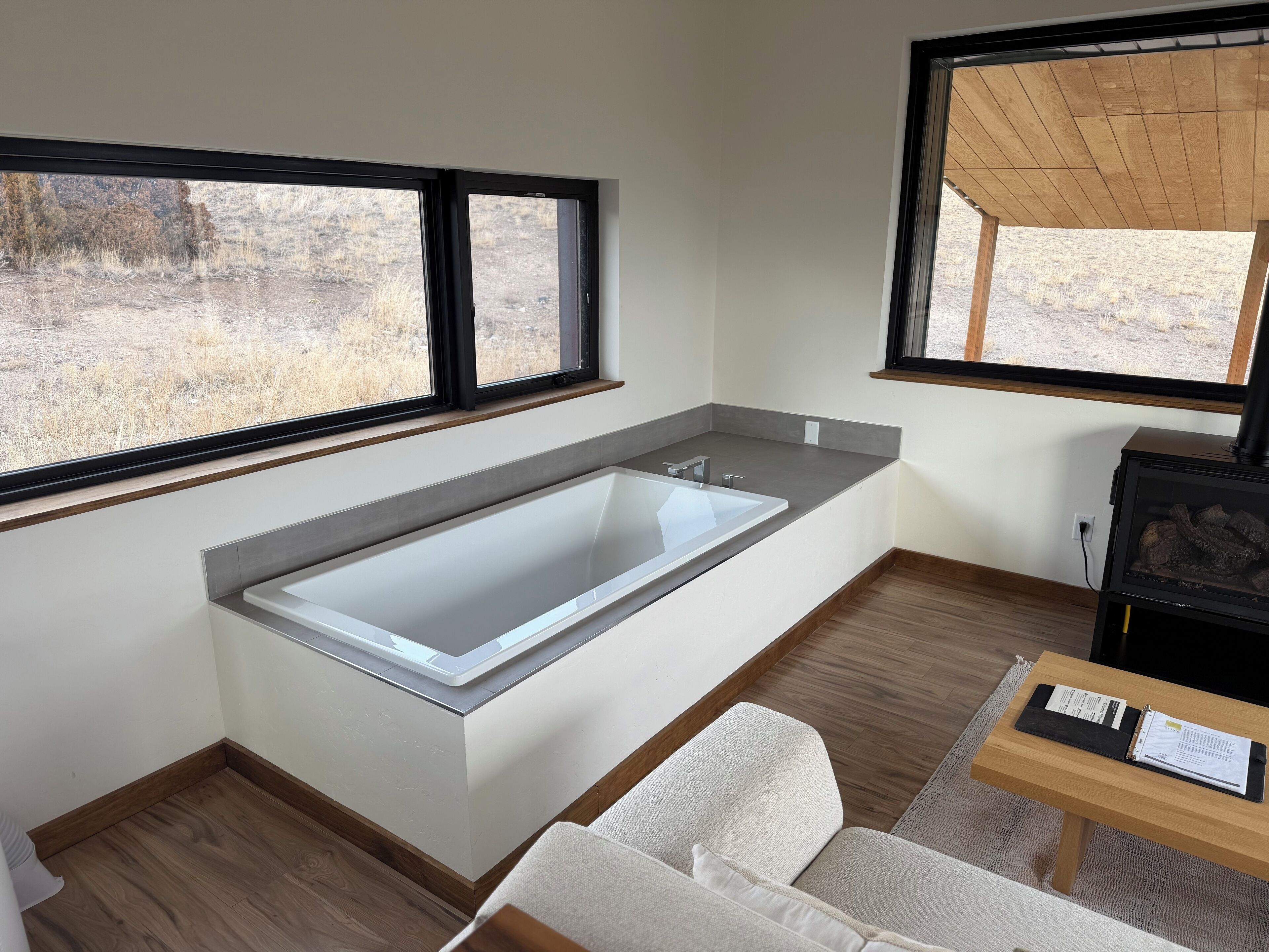Deluxe Cabin | Living area