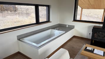 Deluxe Cabin | Living area