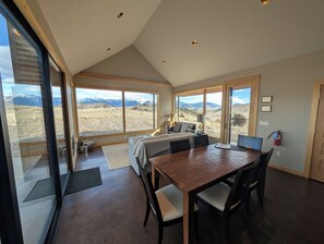 Living area - Erik's Ranch (Livingston)