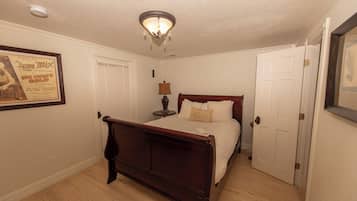 Luxury House, 5 Bedrooms, Balcony, Mountain View | Premium bedding, iron/ironing board, free WiFi, bed sheets