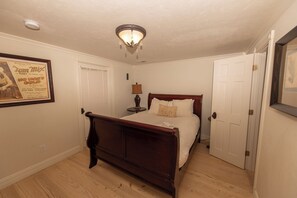 Luxury House, 5 Bedrooms, Balcony, Mountain View | Premium bedding, iron/ironing board, free WiFi, bed sheets