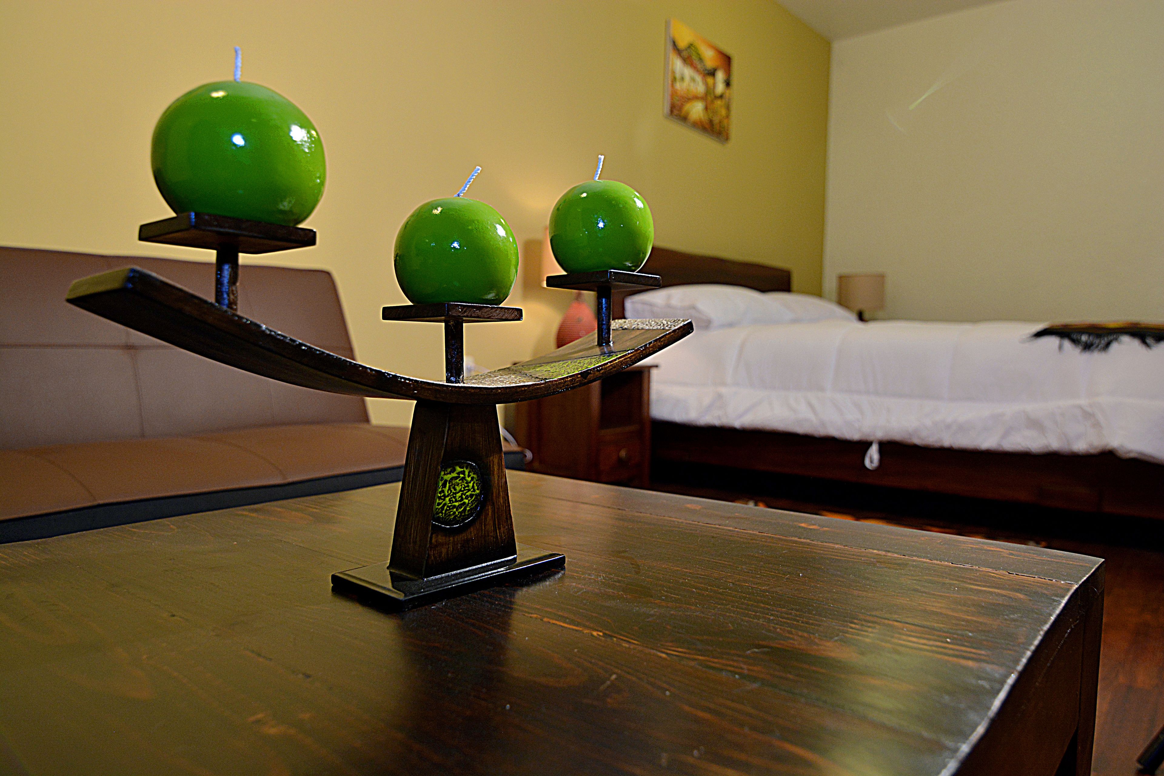 Studio Suite Comfort, dapur kecil, lantai dasar | Area keluarga | Televisi layar datar 40-inci dengan saluran TV digital dan TV