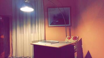 Double Room, Shared Bathroom | Living area