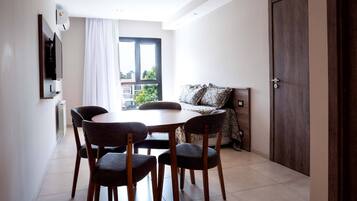 Family Suite | Premium bedding, desk, soundproofing, free WiFi