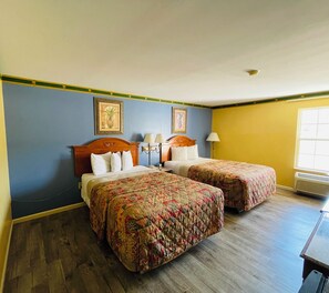 Iron/ironing board (on request), free WiFi, bed sheets - Mountain Inn & Suites Dunlap (Dunlap)