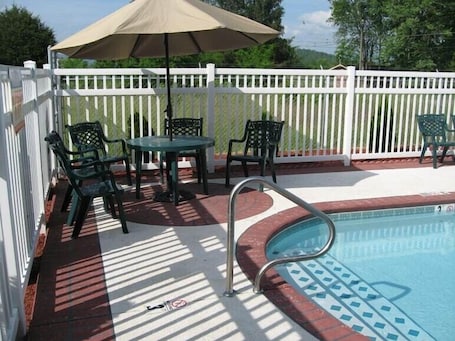 Seasonal outdoor pool