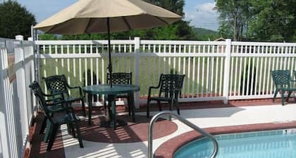 Mountain Inn & Suites Dunlap