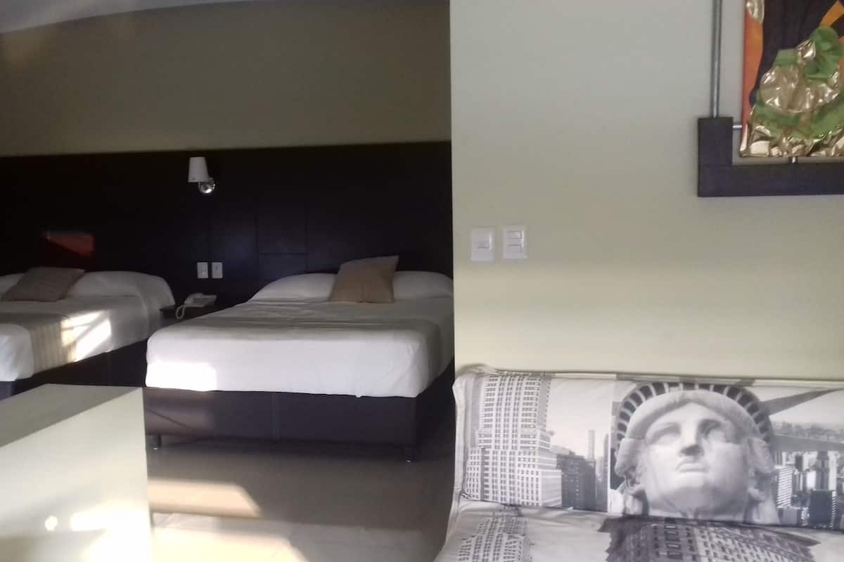 Suite familiar, 2 camas Queen size | Escritorio, tabla de planchar con plancha, camas extra y wifi gratis