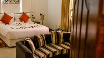 Executive Double Room | Desk, soundproofing, free WiFi, bed sheets
