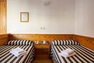 Apartment, 1 Bedroom, Terrace | Cribs/infant beds