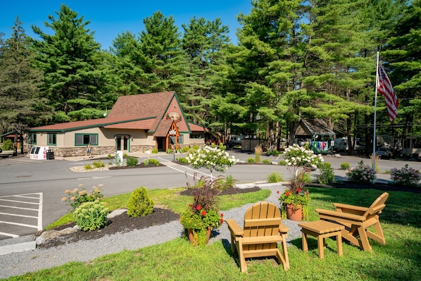 Front of property - Sun Retreats Adirondack Gateway (Gansevoort)