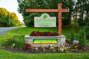 Exterior detail - Sun Retreats Adirondack Gateway (Gansevoort)