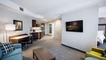 Suite, 1 King Bed, Jetted Tub | Desk, blackout drapes, soundproofing, iron/ironing board