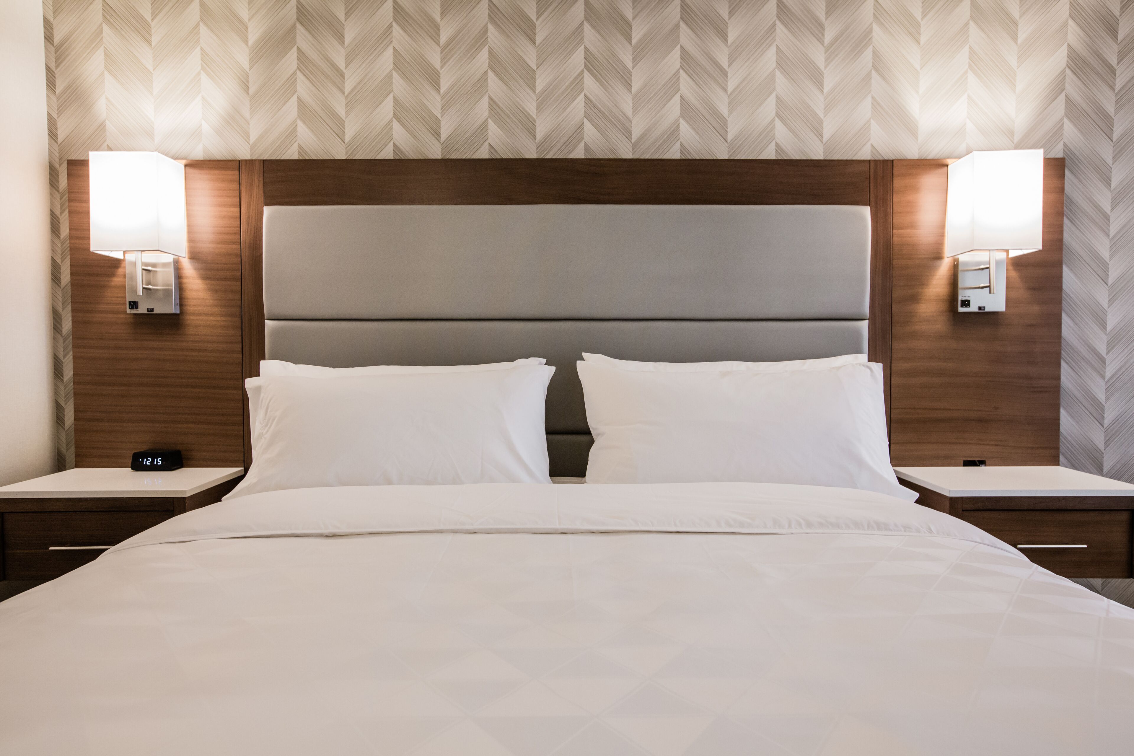 1 bedroom, desk, blackout curtains, soundproofing