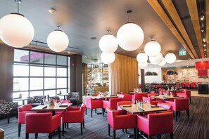 Breakfast and lunch served - Holiday Inn Calgary South Conference Center by IHG (Calgary)