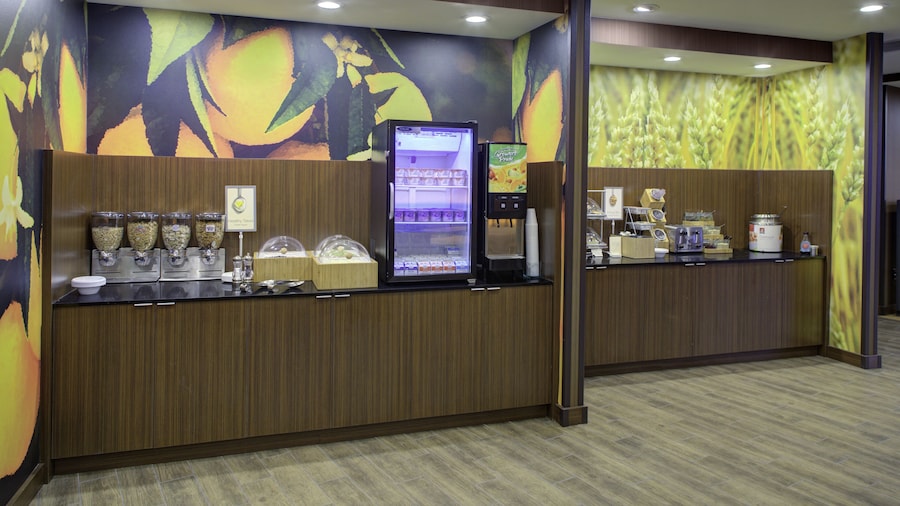 Fairfield Inn and Suites by Marriott Detroit Canton