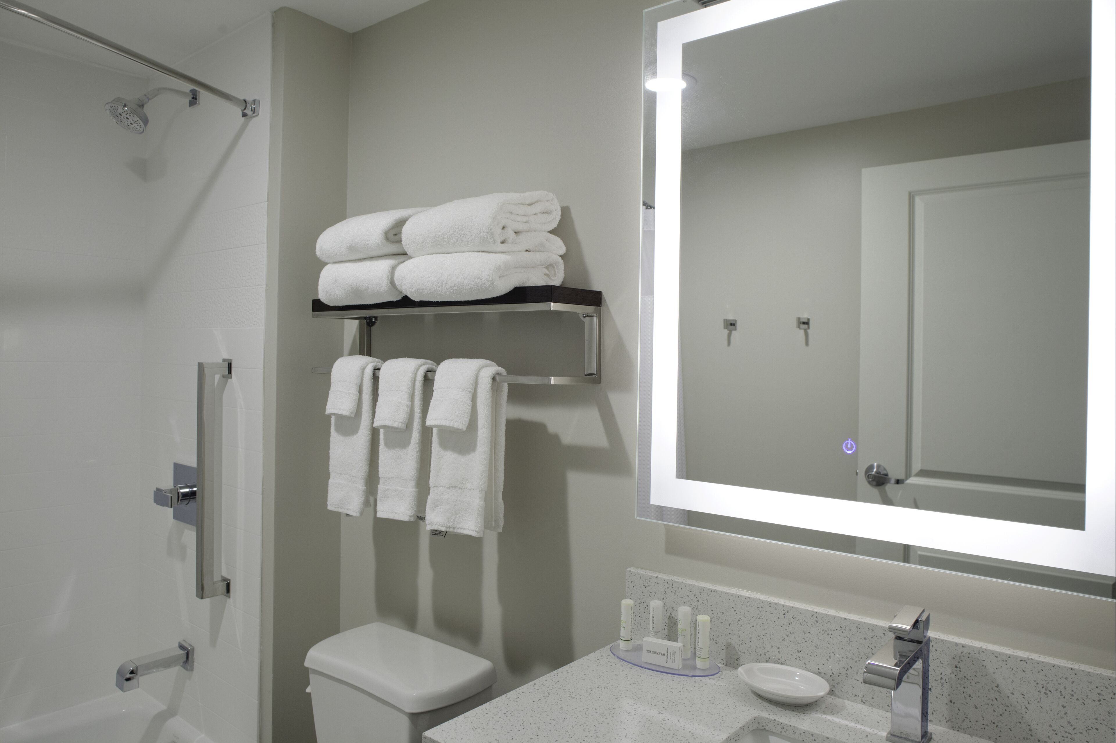 combined shower/bathtub, eco-friendly toiletries, hair dryer, towels