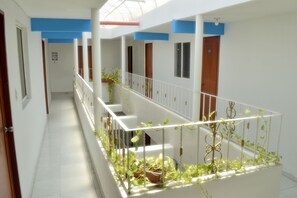 Hallway - Hostel Tropical Sun Cartagena B&B (Cartagena)