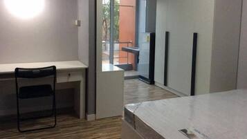 Desk, blackout drapes, free WiFi, bed sheets