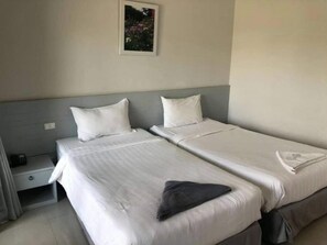 Ropa de cama hipoalergénica, escritorio y cortinas blackout 