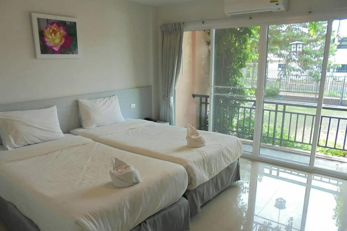 Standard Twin Room | Hypo-allergenic bedding, desk, blackout curtains, free WiFi