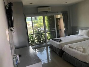 Ropa de cama hipoalergénica, escritorio y cortinas blackout 
