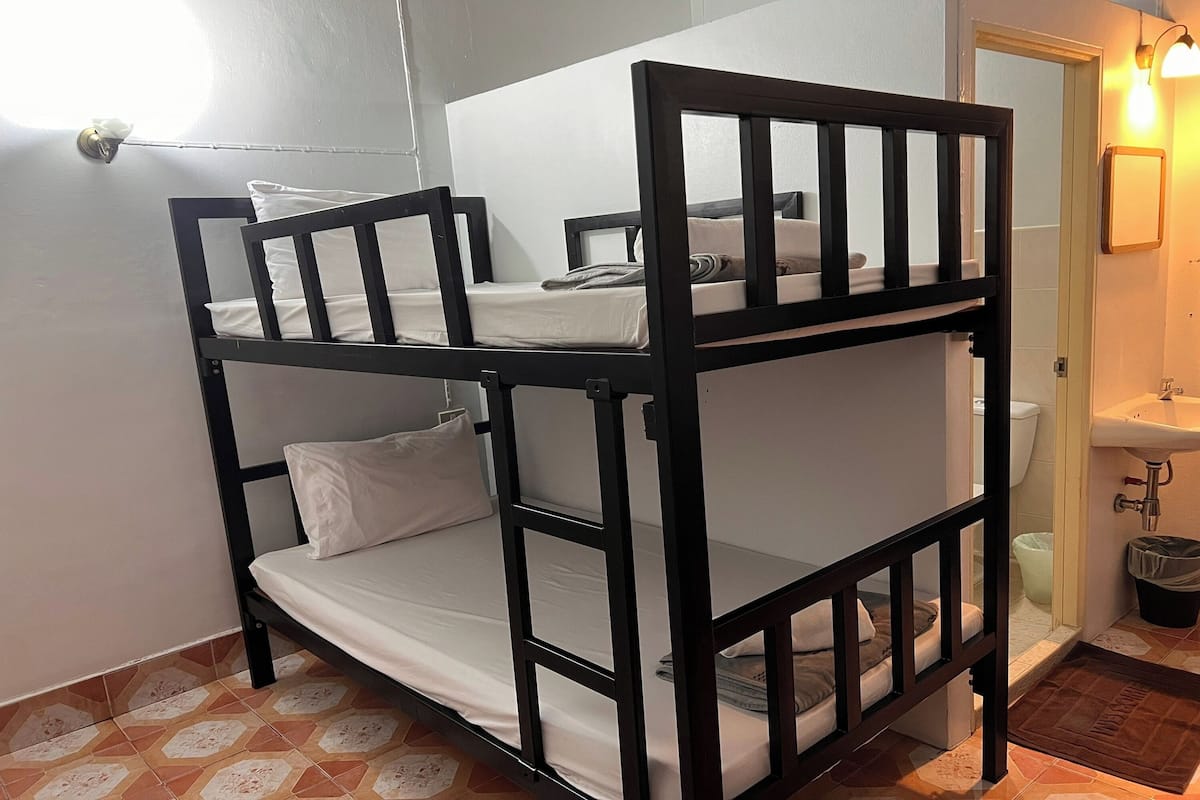 Habitación estándar | Artículos del minibar gratis, wifi gratis y ropa de cama