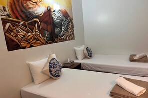 Standard Twin Room | Free minibar, free WiFi, bed sheets - Phuket Old Town Hostel (Phuket)