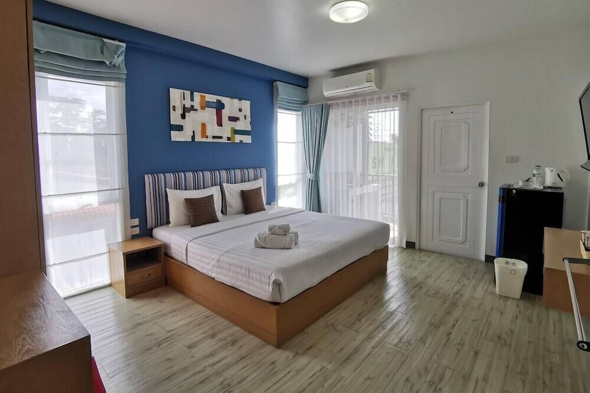 Minibar, wifi gratis, ropa de cama