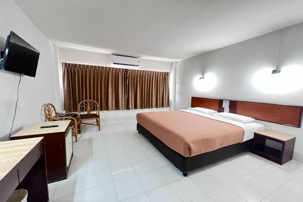 In-room safe, rollaway beds, free WiFi