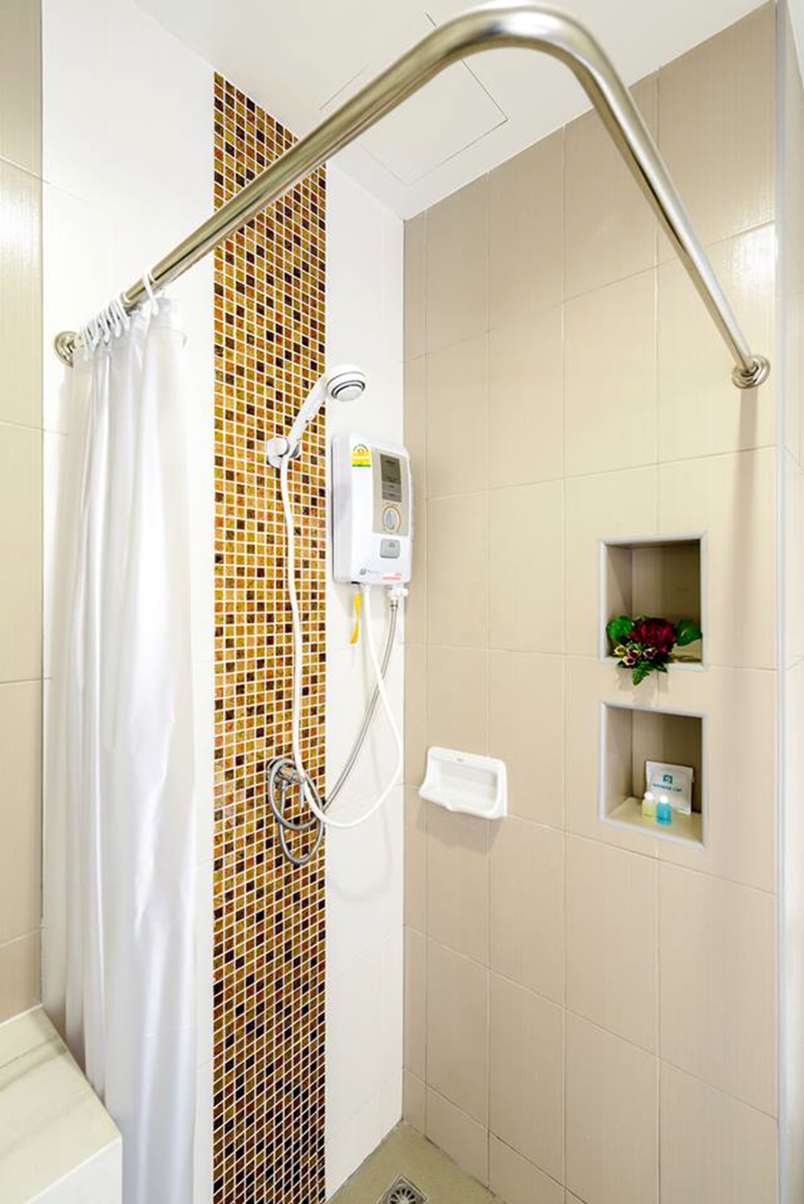 deluxe room | bathroom shower