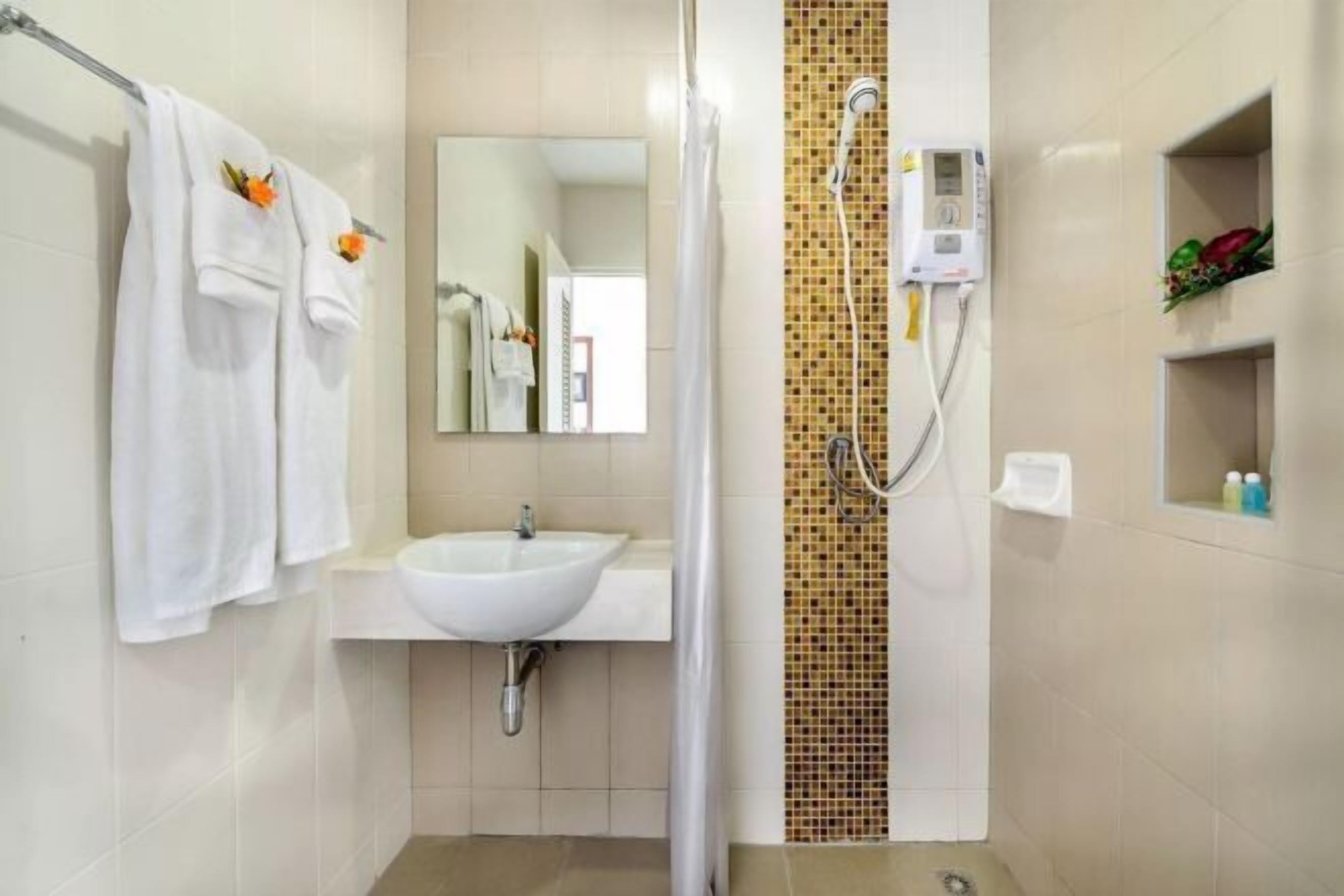 浴室 | 淋浴设施、免费洗浴用品、吹风机、毛巾