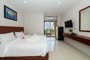 Standard Room | Desk, laptop workspace, free WiFi - The Topaz Residence (Phuket)