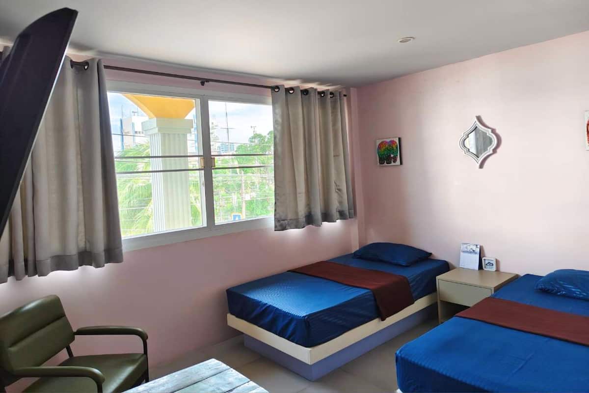 Deluxe Twin Room, City View | Free WiFi, bed sheets