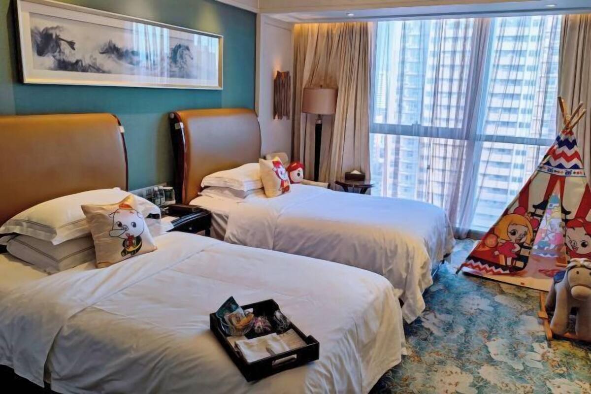 1 bedroom, premium bedding, down duvets, minibar