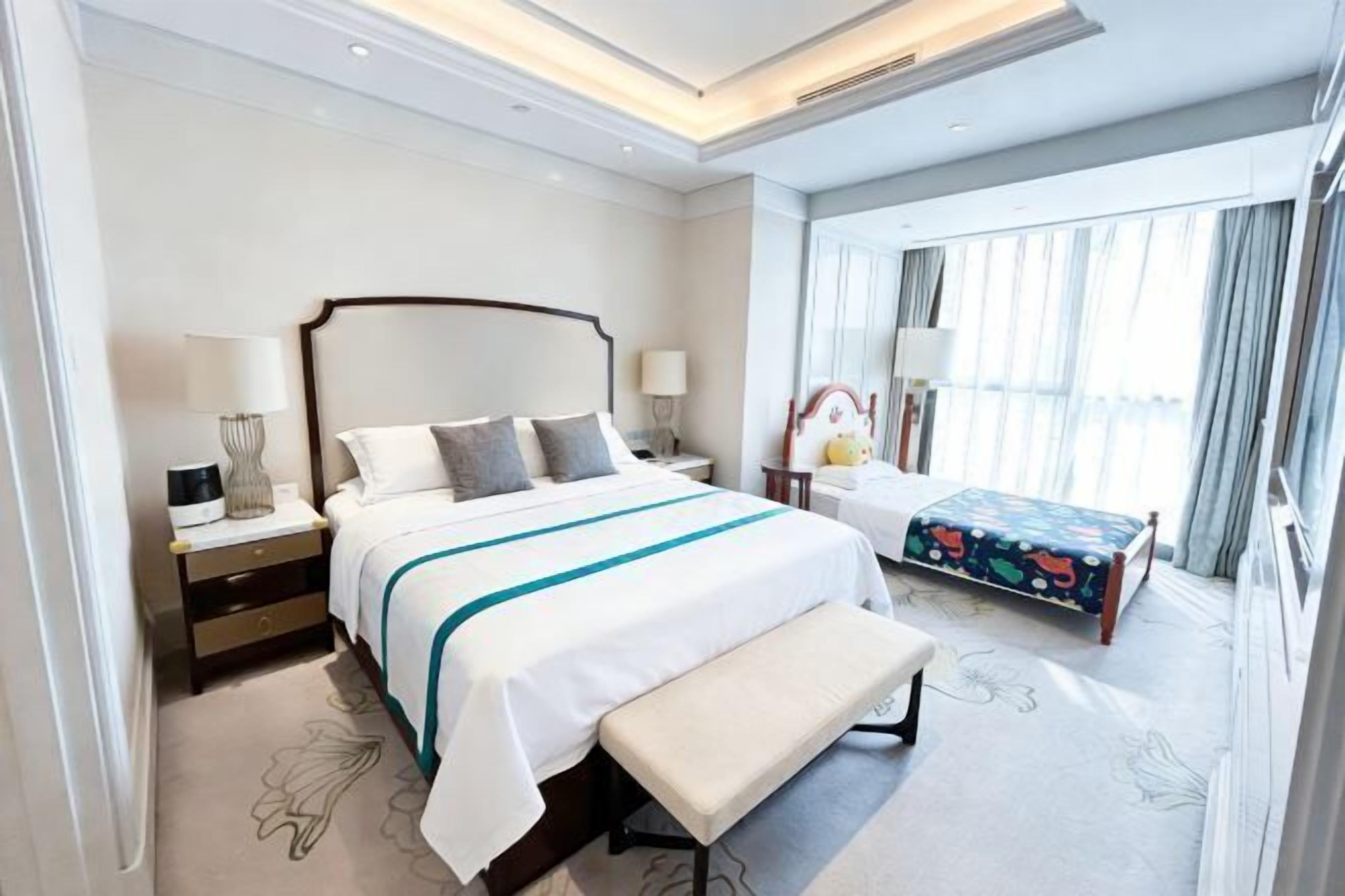 Hochwertige Bettwaren, Daunenbettdecken, Minibar, Zimmersafe