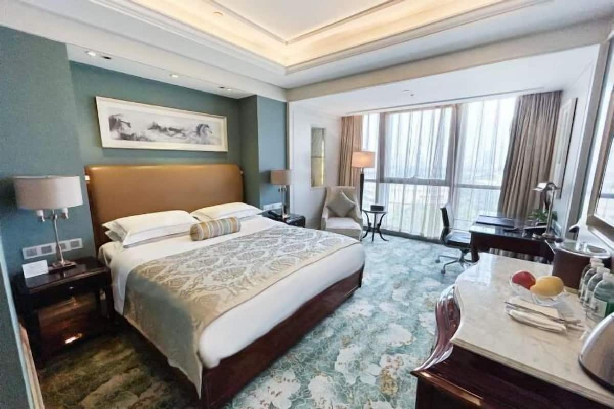1 bedroom, premium bedding, down duvets, minibar