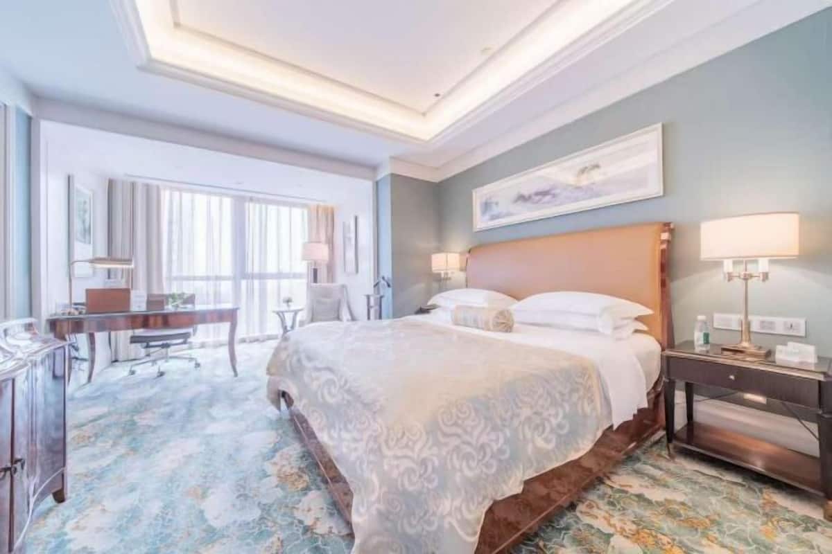 1 bedroom, premium bedding, down duvets, minibar