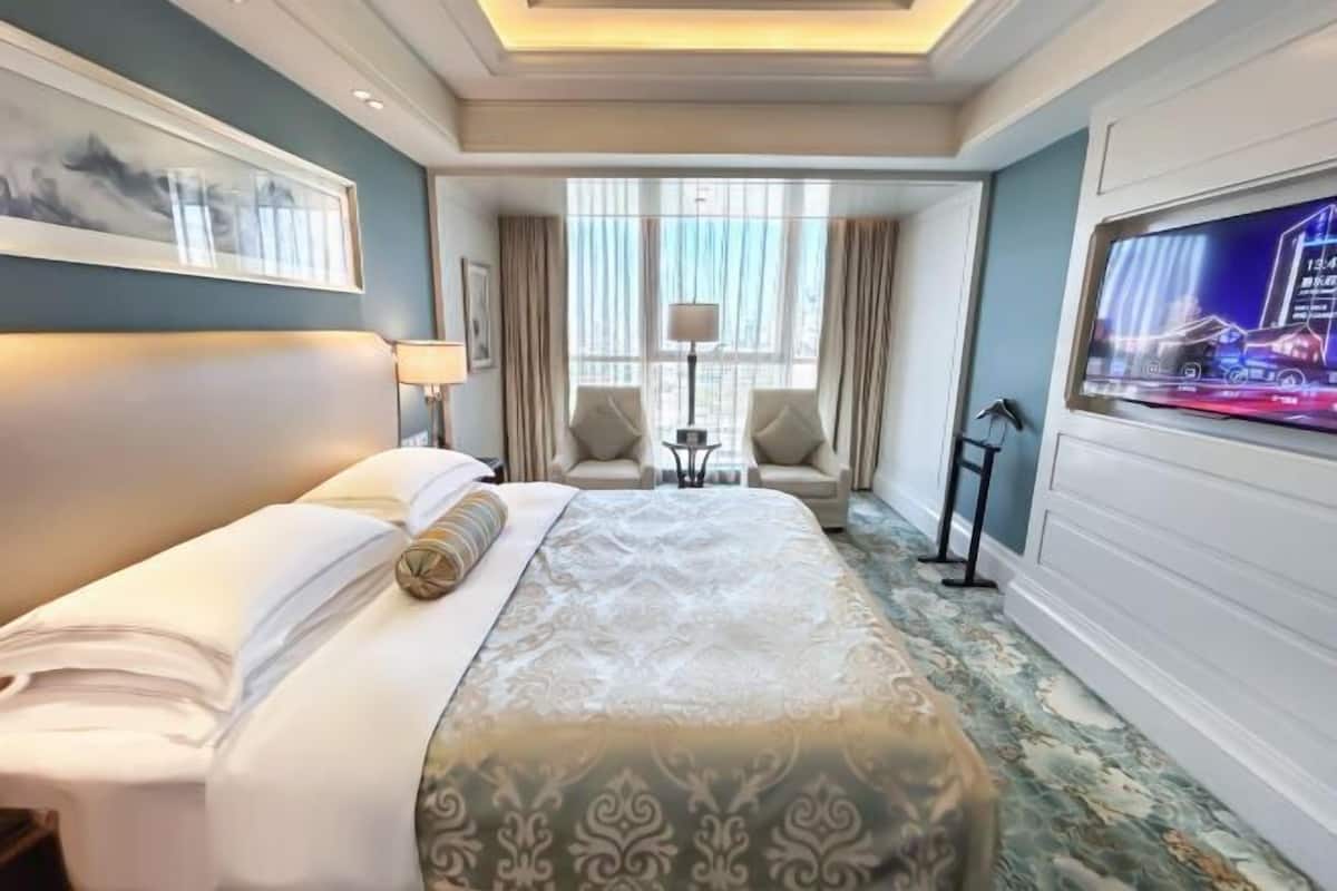 1 bedroom, premium bedding, down duvets, minibar