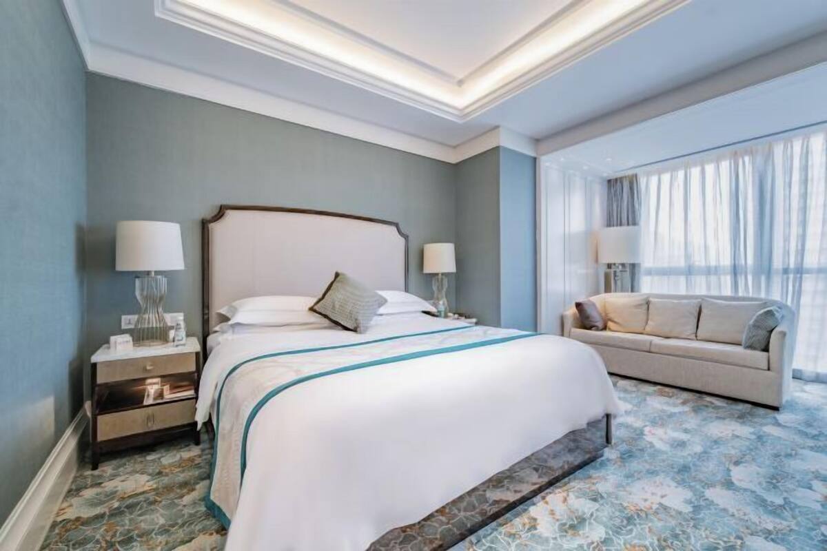 1 bedroom, premium bedding, down duvets, minibar