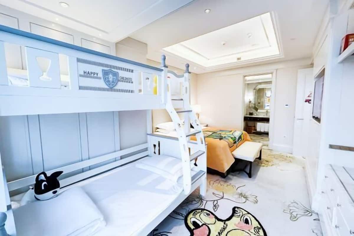 1 bedroom, premium bedding, down duvets, minibar