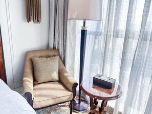 Habitación ejecutiva con 2 camas individuales | Ropa de cama de alta calidad, edredones de plumas, minibar y caja fuerte