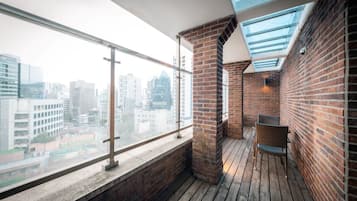 Family Suite | In-room safe, desk, blackout drapes, soundproofing