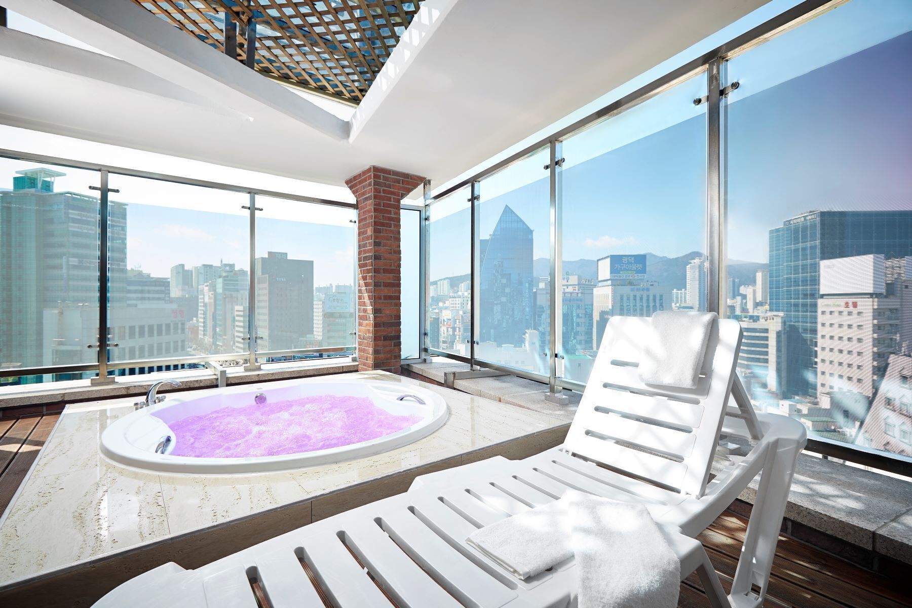 Presidential Suite | Bathroom | Free toiletries, bathrobes, slippers, bidet