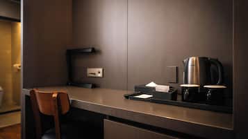 Deluxe Twin Room | In-room safe, desk, blackout drapes, soundproofing