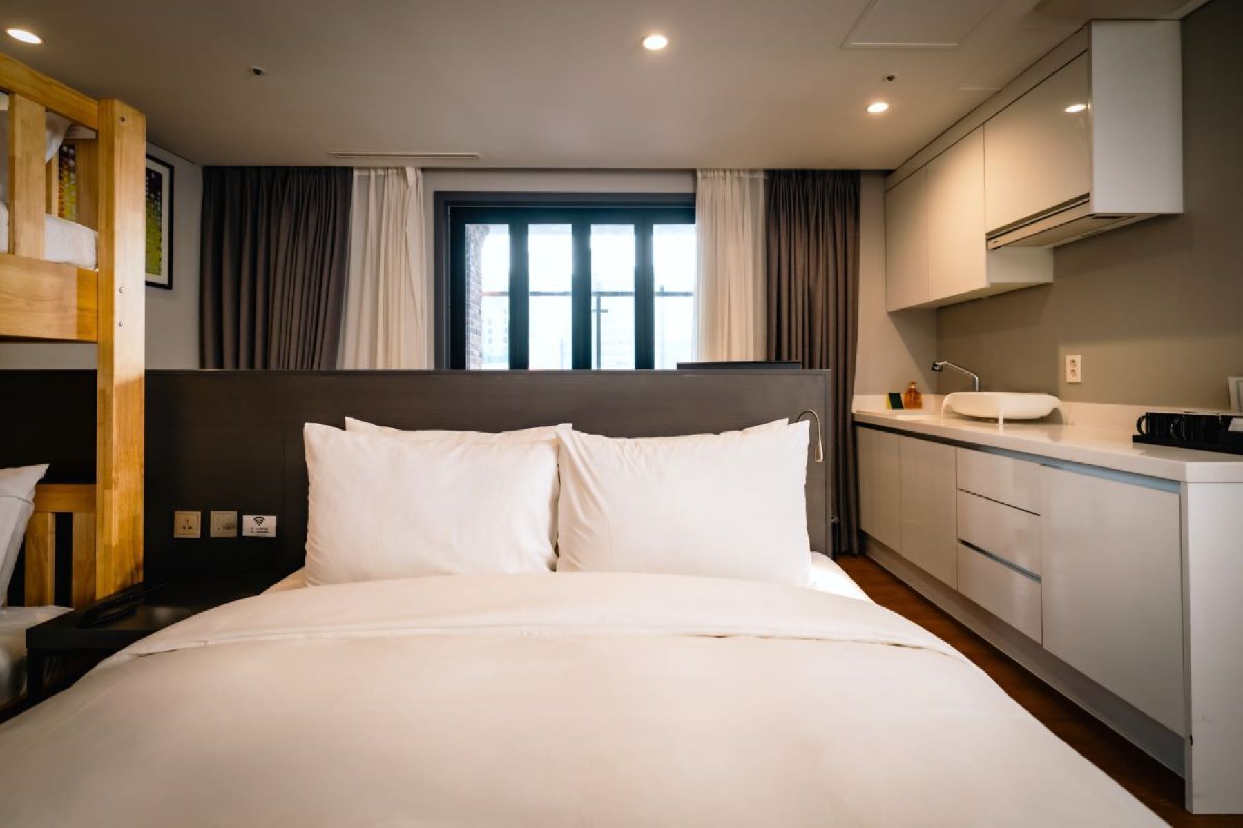 Phòng Suite dành cho gia đình | Két bảo mật tại phòng, bàn, màn/rèm cản sáng, phòng cách âm 