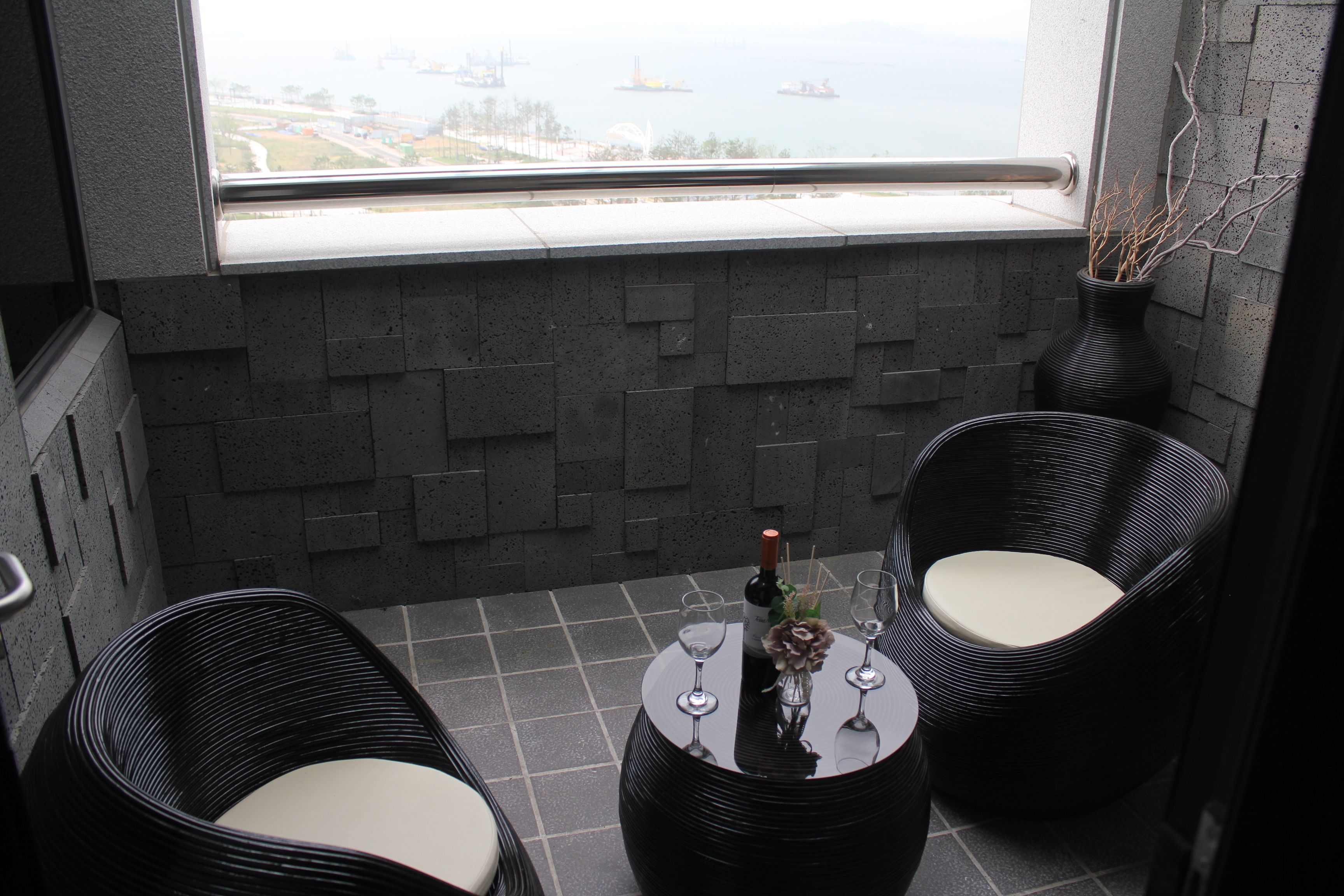 발코니 스위트 | 고급 침구, 객실 내 금고, 책상, 노트북 작업 공간